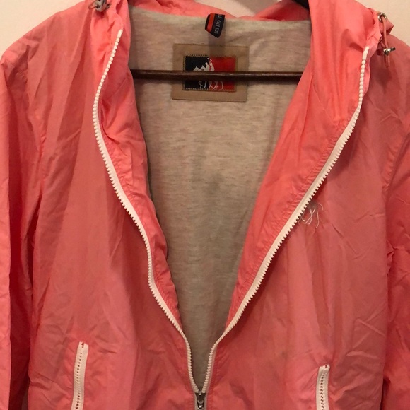 Wind breaker - Picture 3 of 3